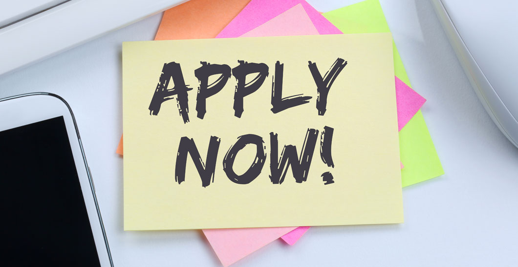 A photo of a sticky note with message, Apply Now!